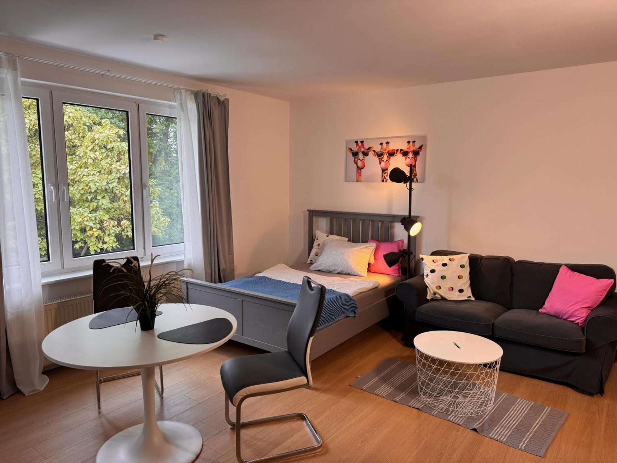 Fc-Apartmenthaus Falkensee Mit Grossem Garten Und Pkw Stellflaechen Dış mekan fotoğraf