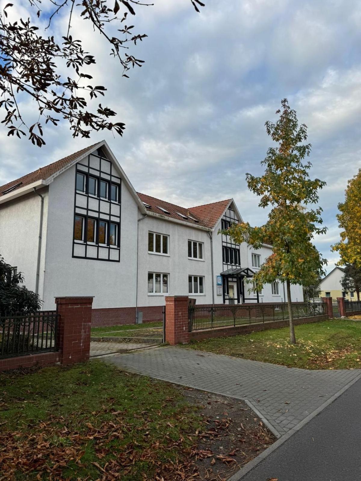Fc-Apartmenthaus Falkensee Mit Grossem Garten Und Pkw Stellflaechen Dış mekan fotoğraf